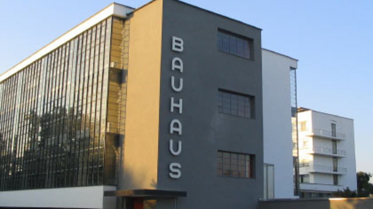 El edificio de la Bauhaus, fundado en 1929 en Dassau, por Walter Gropius