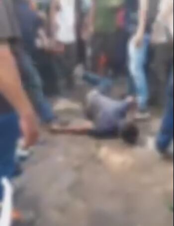 El supuesto ladrón recibió patadas, puños e incluso botellazos.