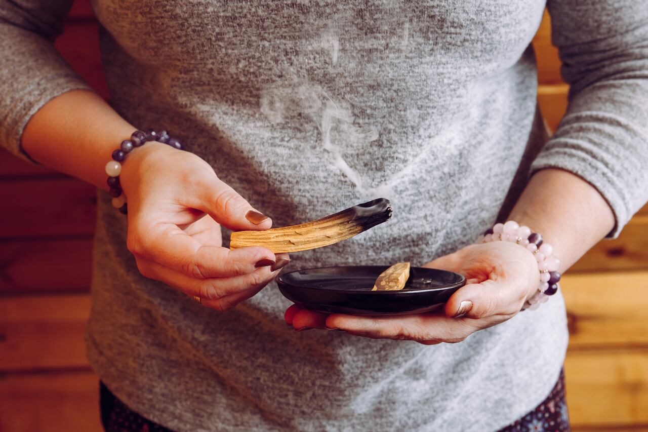 Adentrarse en el mundo espiritual del palo santo puede ser la clave para atraer más abundancia a sus vidas.