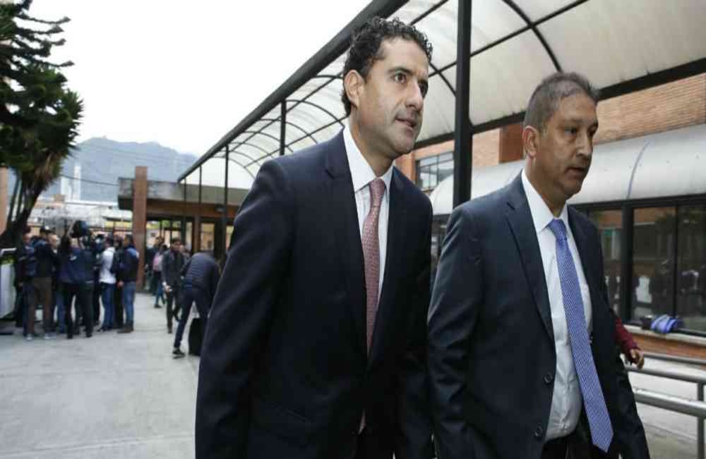 El primero en llegar fue Francisco. Luego ingresó su hermana Catalina, acompañada de su abogado y algunos familiares. Foto: Guillermo Torres/SEMANA. 