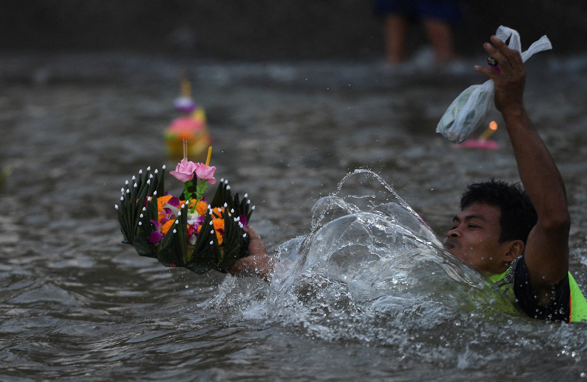 En imágenes : Festival de la cesta flotante de Tailandia