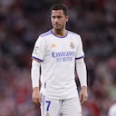 Eden Hazard durante un partido de Real Madrid con Athletic Bilbao en Bilbao el 22 de diciembre del 2021. El belga será operado para retirarle una placa de la pierna derecha. (AP Photo/Ricardo Larreina, file)