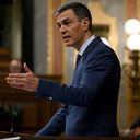 El primer ministro español, Pedro Sánchez, habla para explicar el manejo por parte del gobierno de las inundaciones mortales del mes pasado en la región de Valencia en la cámara baja española, el Congreso de los Diputados, en Madrid el 27 de noviembre de 2024.