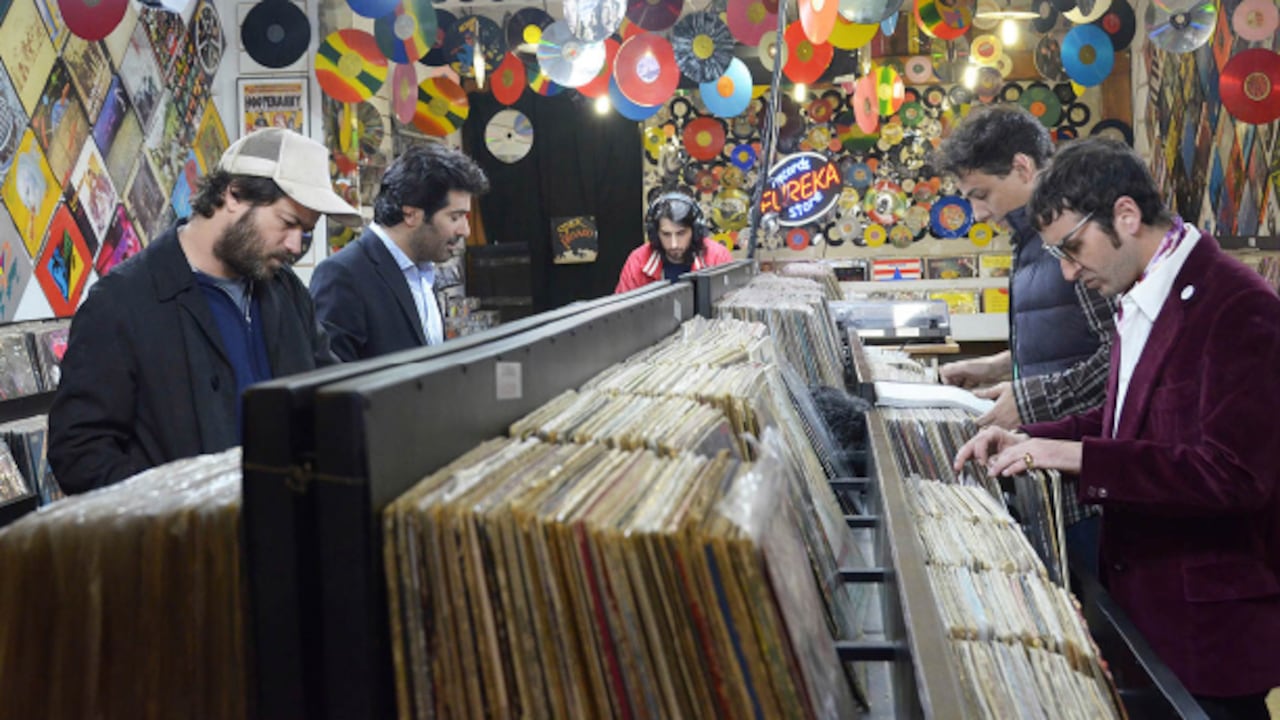 La divertida relación de estos cuatro cuarentones está marcada por la música y las mujeres. Según el director todos gozarán con los chistes de la película pero los de 40 se llevarán un pequeño plus.