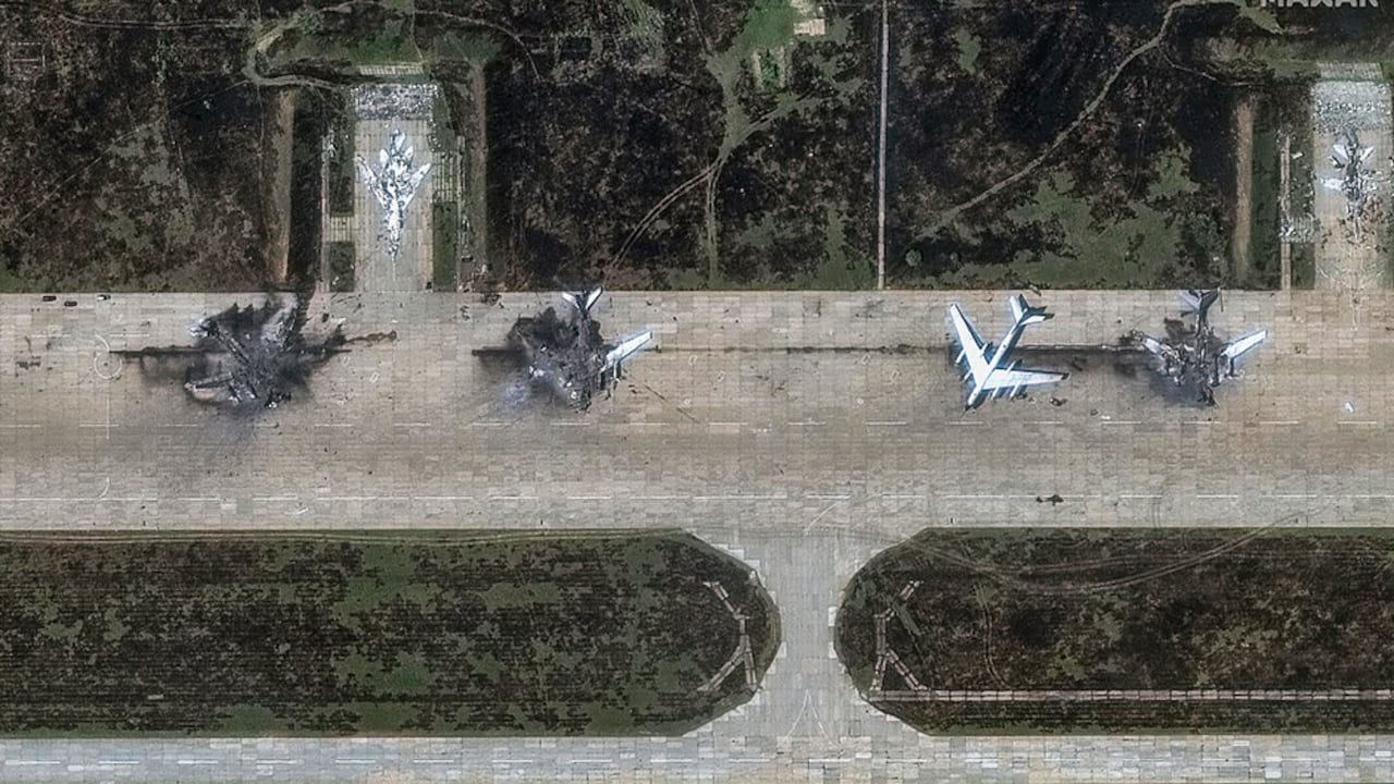 Ucrania destruyó más de 40 aviones bombarderos de Rusia el 1 de junio del 2025.