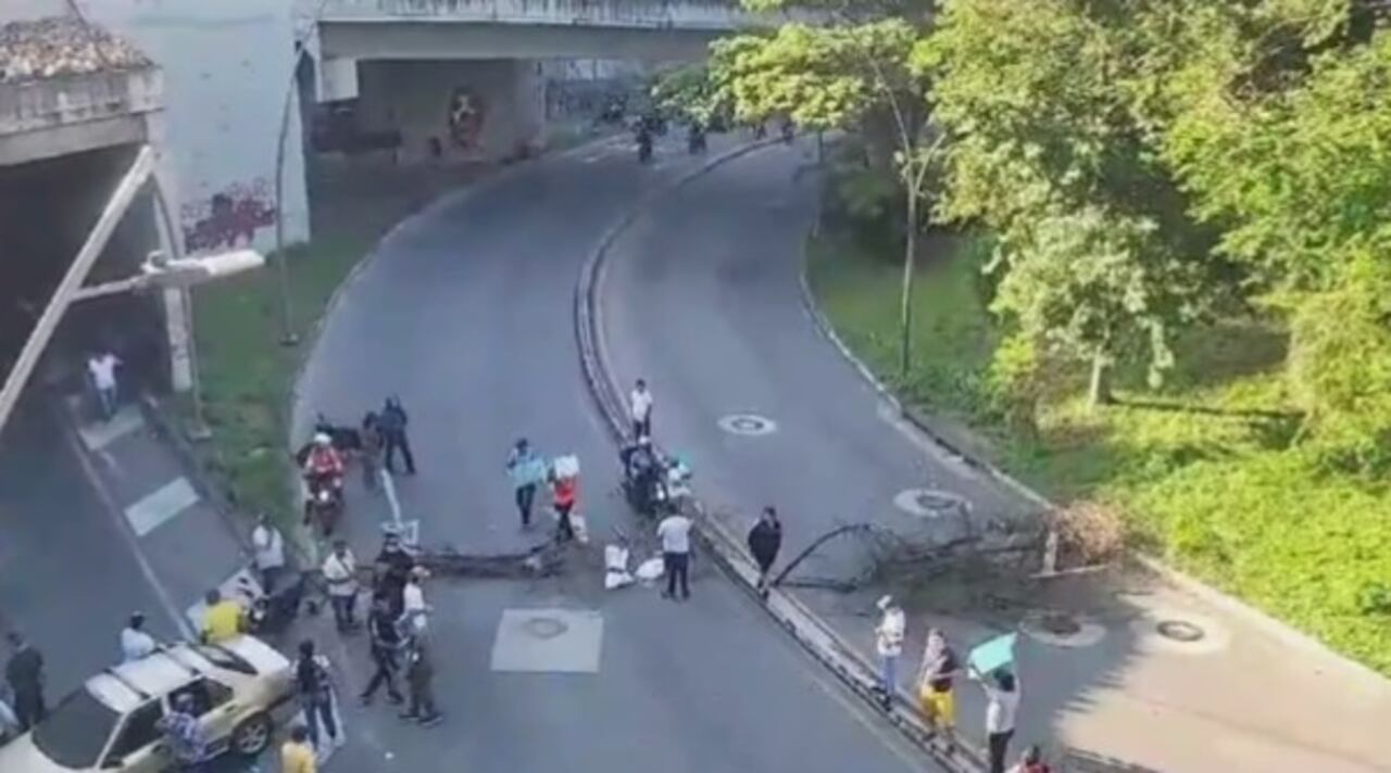 Bloqueo en el intercambiador vial de Fátima (Floridablanca).