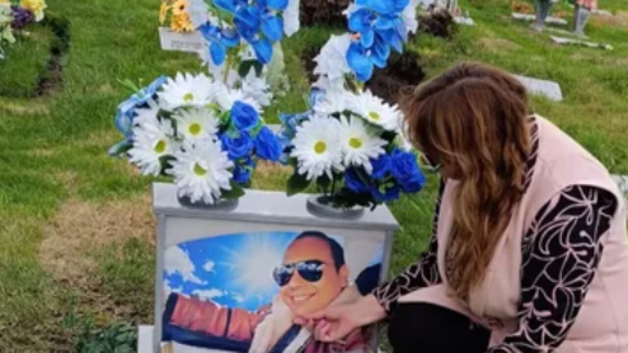 Mamá de Miguel Ángel Díaz mostró la lápida de su hijo