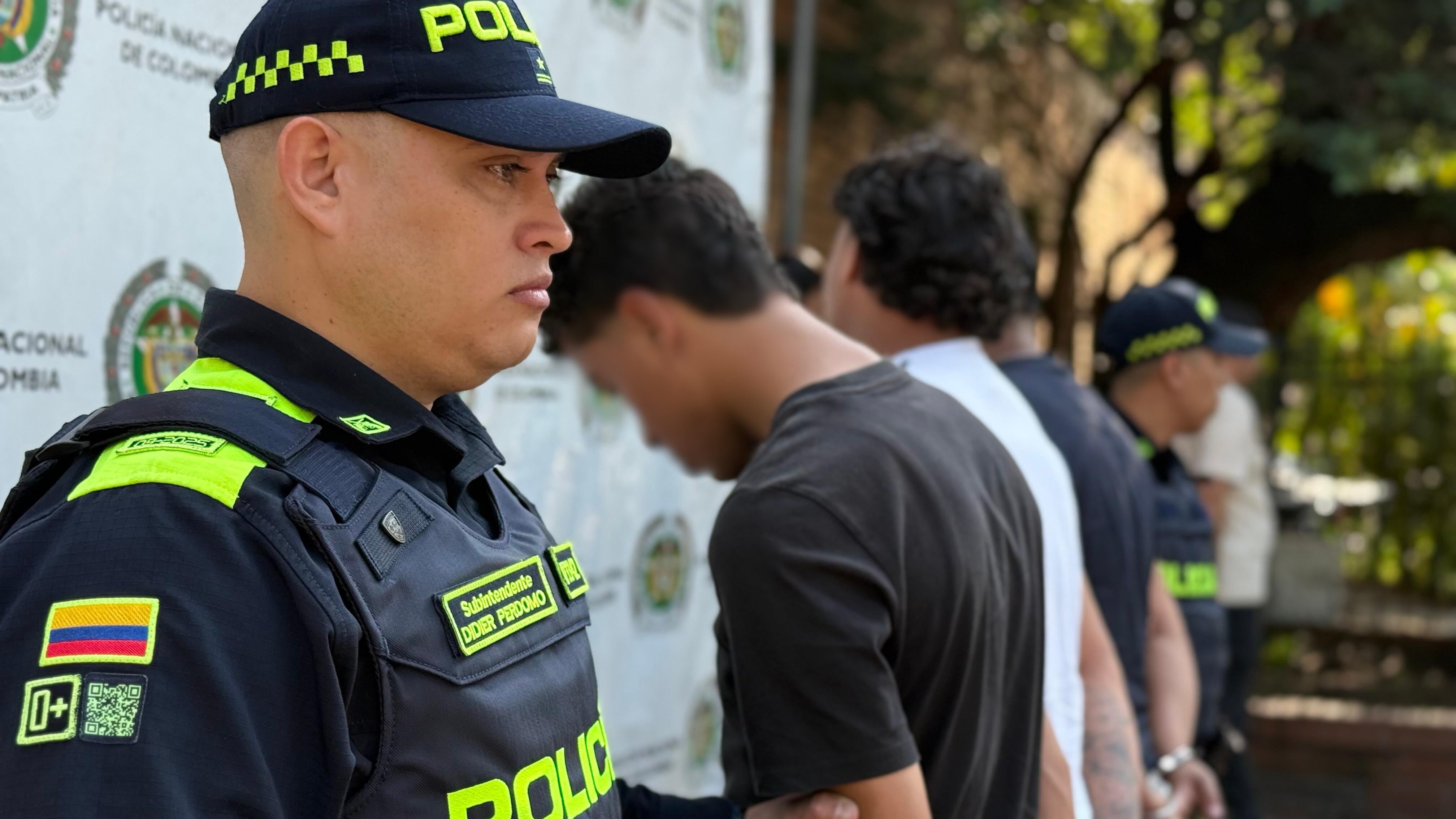 Son acusados de perpetrar millonarios robos en Medellín.