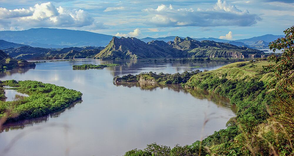 La Central Hidroeléctrica Betania es el pilar de la apuesta energética del Huila y el epicentro de la industria piscícola del departamento. 