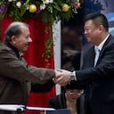El presidente de Nicaragua, Daniel Ortega (izq.), y el empresario chino Wang Jing (der.).