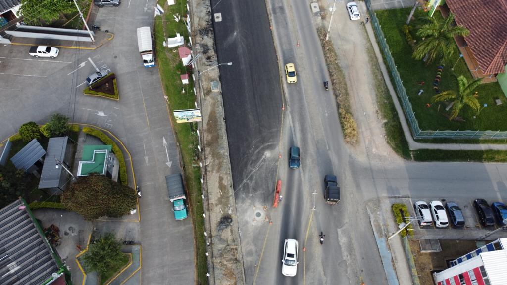 Con obras viales se está fortaleciendo el desarrollo y la competitividad del Quindío.