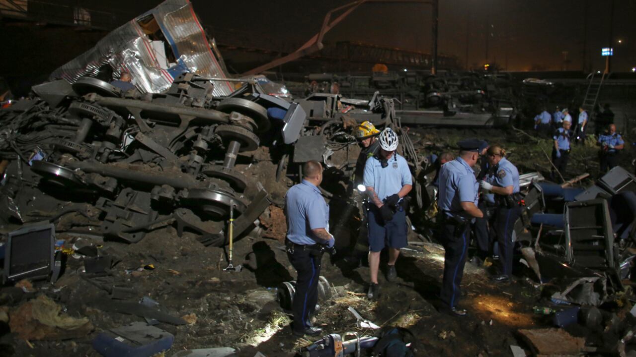 Cuerpos del rescate en el lugar del accidente.