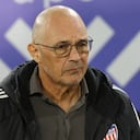 Alfredo Arias, coach of Atletico Junior, is seen during the match between Independiente Santa Fe and Junior de Barranquilla for the first leg of the Liga BetPlay DIMAYOR I 2026 semi-final at El Campin stadium in Bogota, Colombia. (Photo by Daniel Garzon Herazo/NurPhoto) (Photo by Daniel Garzon Herazo / NurPhoto via AFP)