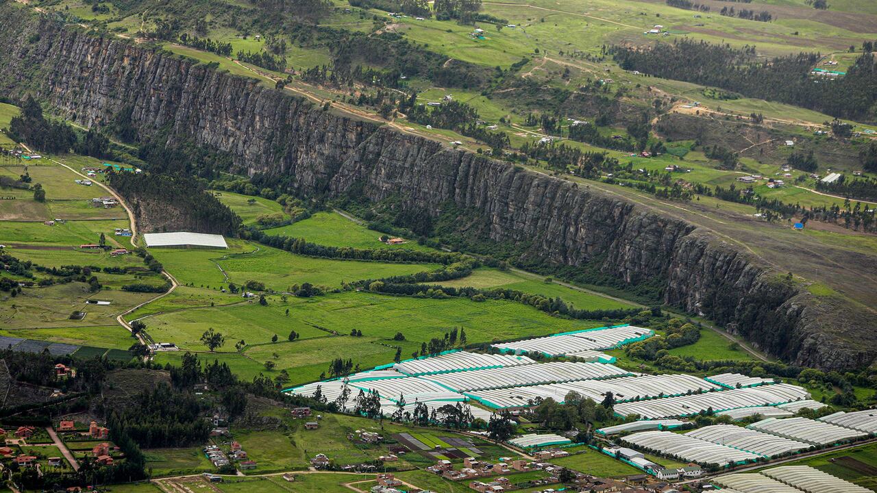 Panorámica aérea de las piedras de Suesca en la sabana de Cundinamarca. Foto: @Revista Semana, Daniel Reina.