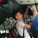 Un ciudadano logró captar el momento en el que un pasajero del MIO hurtó un extintor del bus.