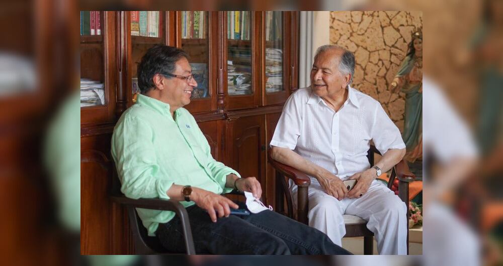 El senador Gustavo Petro y Gustavo Petro Sierra, su padre