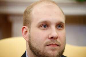 Holt, un hombre de Utah encarcelado durante casi dos años en Venezuela, demandó al presidente venezolano Nicolás Maduro, acusando al líder izquierdista de encabezar una “empresa criminal” que secuestra, tortura y encarcela injustamente a ciudadanos estadounidenses.