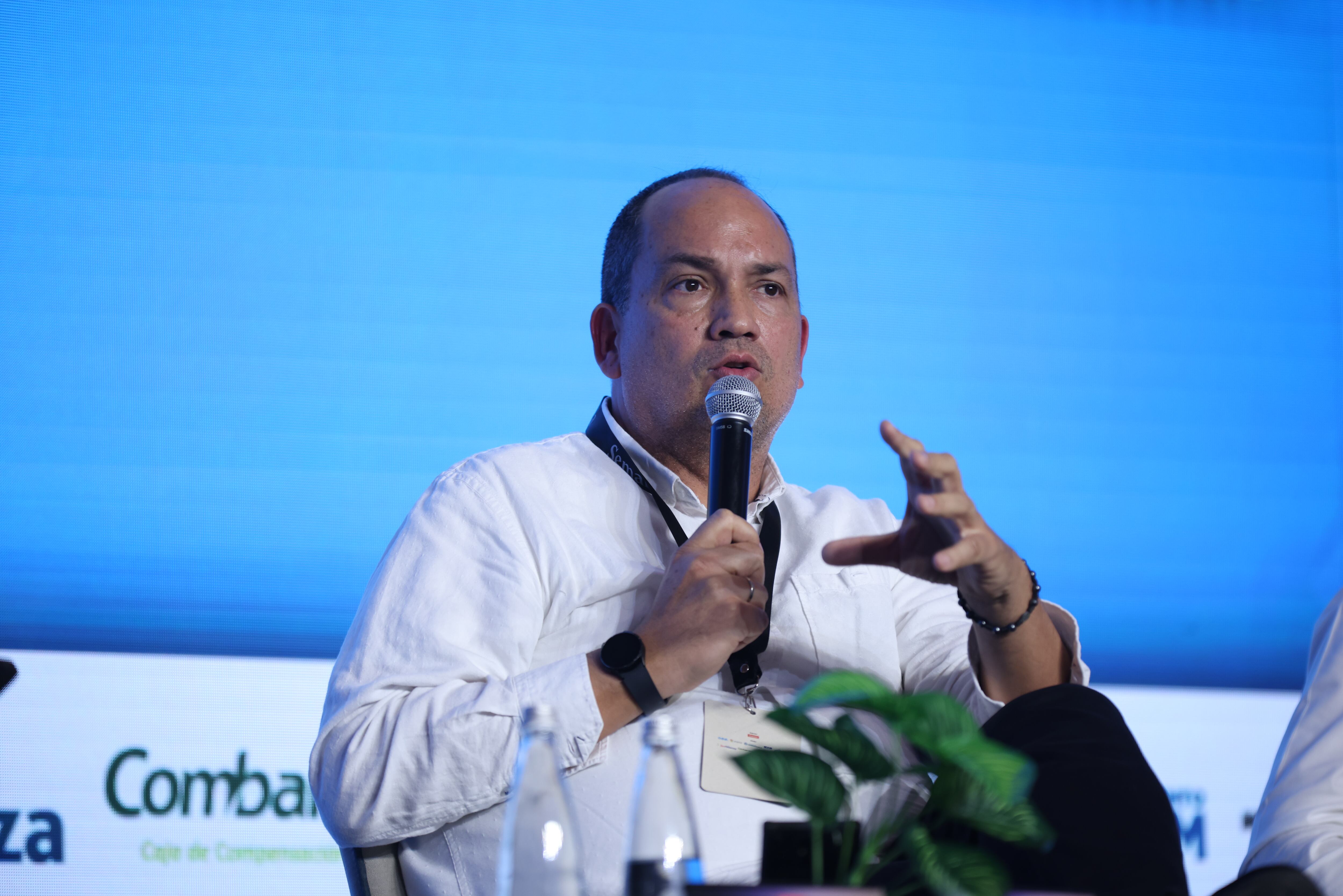 Semana por Colombia Barranquilla y Atlántico
Martes, 9 de septiembre de 2025  Barranquilla
CONVERSATORIO | Atlántico: hub de inversión y desarrollo empresarial
Manuel Fernández Ariza Presidente de la Cámara de Comercio de Barranquilla
Juan Cediel Gerente de Sostenibilidad de Ultracem
Efraín José Cepeda Tarud Presidente del Comité Intergremial del Atlántico
Gian Piero Celia Presidente del Banco Serfinanza
Modera: Carlos Enrique Rodríguez Subdirector general de SEMANA