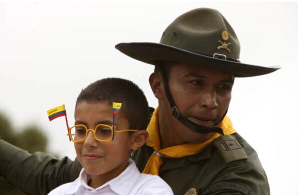 Durante la conmemoración del 7 de agosto, el comandante del Ejército, general Oscar González Peña, presidió la celebración en donde les fue impuesta la medalla ‘Orden de Boyacá’, en la categoría “Gran Oficial”, a 23 generales de las Fuerzas Militares y la Policía Nacional. 