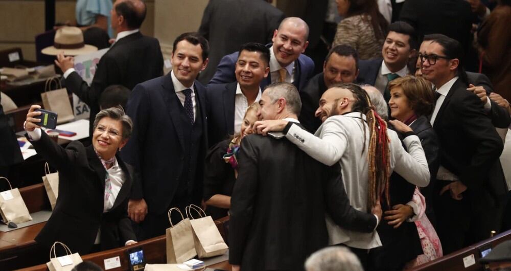 Claudia López se tomó la foto con los verdes en el Congreso.