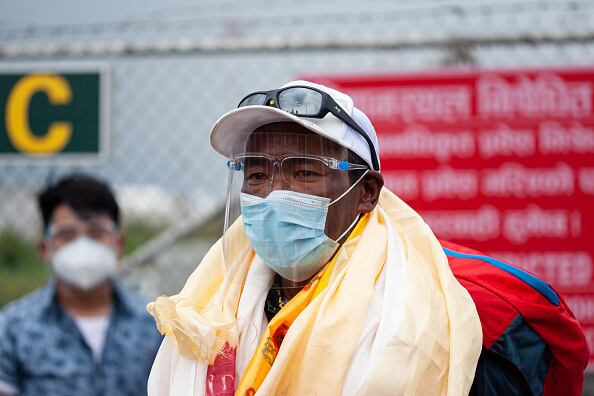 Este hombre de 53 años, había alcanzado el récord en 2018, cuando hizo su subida número 22 al Everest. (Photo by Rojan Shrestha/NurPhoto via Getty Images)