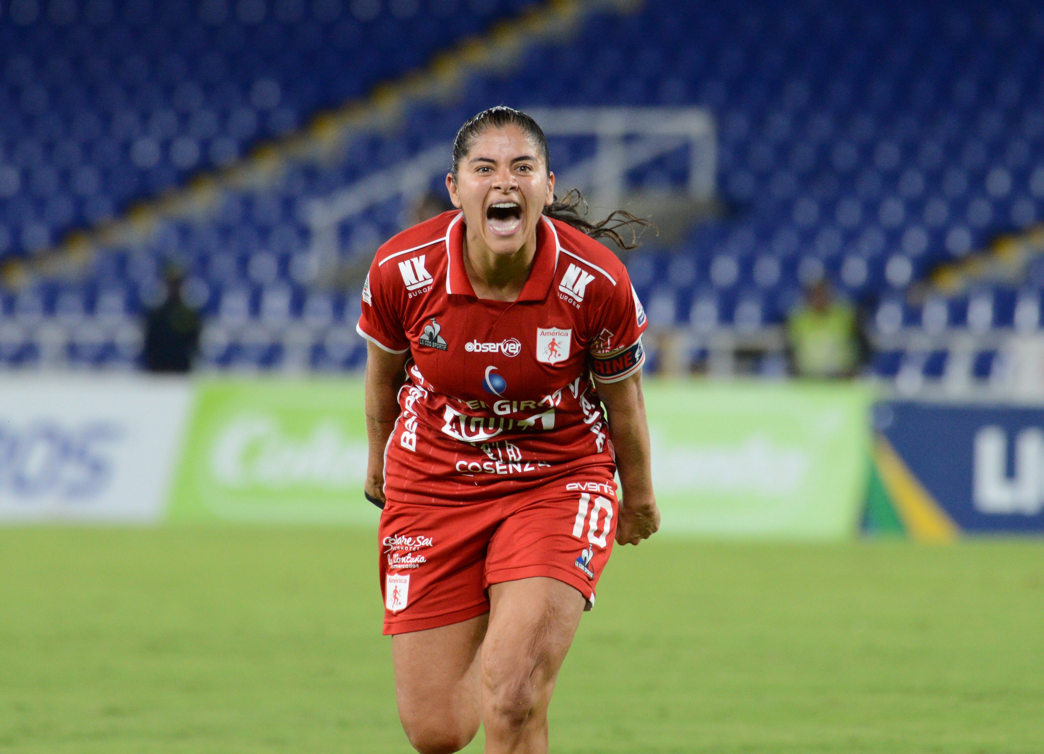 Cali: Futbol Femenino, América 4 Equidad 1. Catalina Usme. Goleadora del Americana. Foto José L Guzmán. El País. junio 5-23