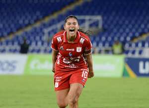 Cali: Futbol Femenino, América 4 Equidad 1. Catalina Usme. Goleadora del Americana. Foto José L Guzmán. El País. junio 5-23