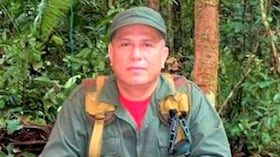 Él es Géner García Molina, alias John 40, uno de los jefes de la Segunda Marquetalia que habría ordenado el atentado contra Miguel Uribe.