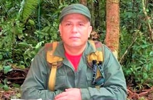 Él es Géner García Molina, alias John 40, uno de los jefes de la Segunda Marquetalia que habría ordenado el atentado contra Miguel Uribe.