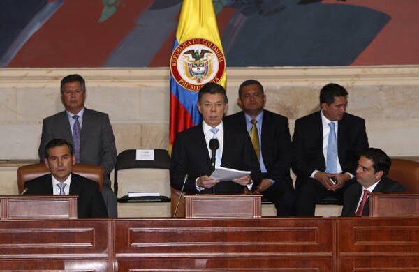 Una silla vacía. A la diestra del presidente Juan Manuel Santos, la silla que no quiso ocupar wl senador Alexander López (Polo), quien era segundo vicepresidente del Senado. 