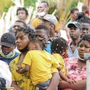 Más de 15.000 migrantes duermen en las calles de Necoclí. Esperan que la compañía de transporte los cruce por el golfo de Urabá, lo que constituye un riesgo judicial para los empresarios. Para llegar a Panamá, los migrantes deberán atravesar el Tapón del Darién.