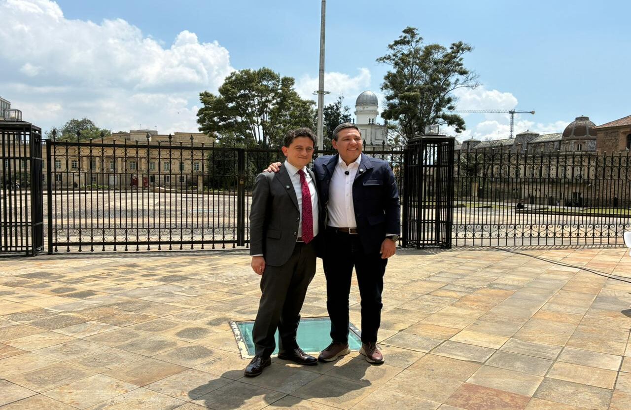 Mauricio Lizcano presentó a su fórmula que será Luis Carlos Reyes.