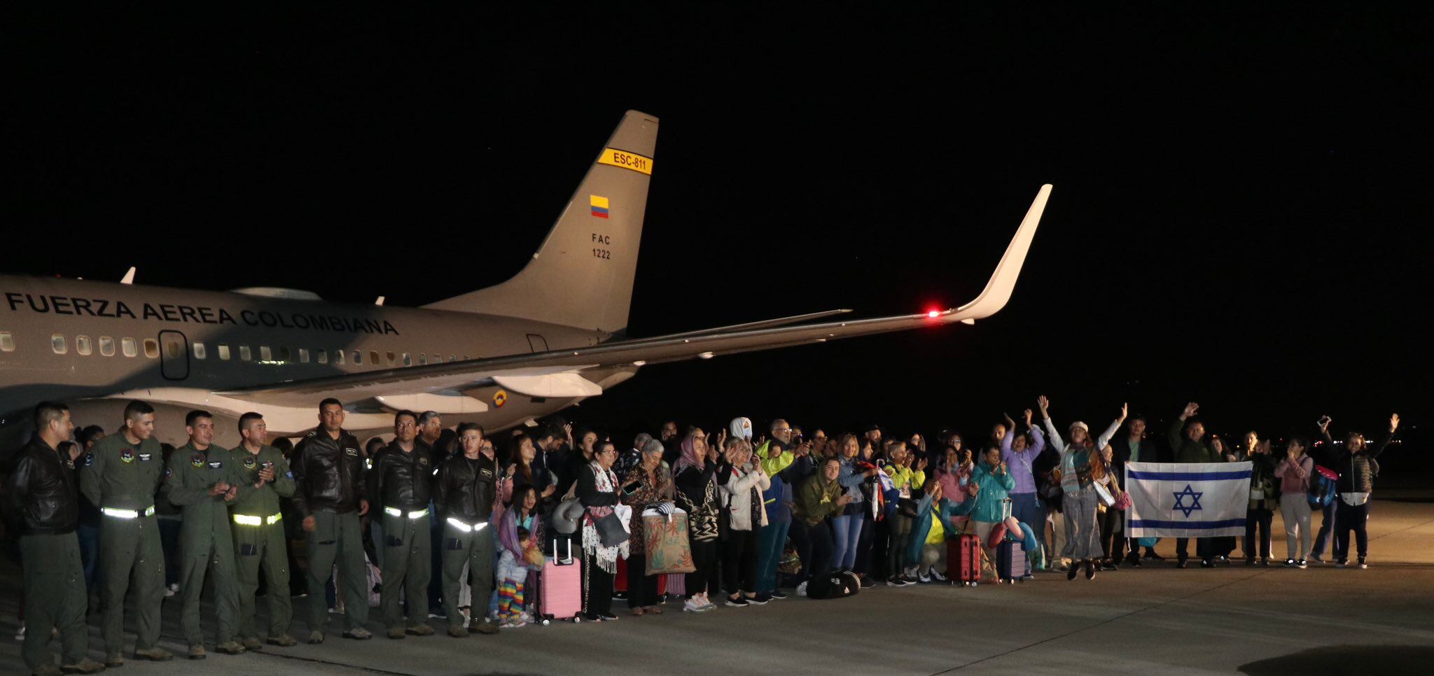 Así fue la llegada de los 110 colombianos a Bogotá, en el primer vuelo de repatriación hecho por la FAC.