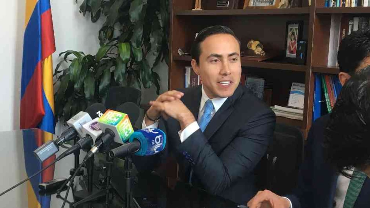 “Ir a la Fiscalía no es el fin primordial”: habla Iván Cancino, el abogado de Richard Aguilar, quien renunció al Senado tras ser detenido