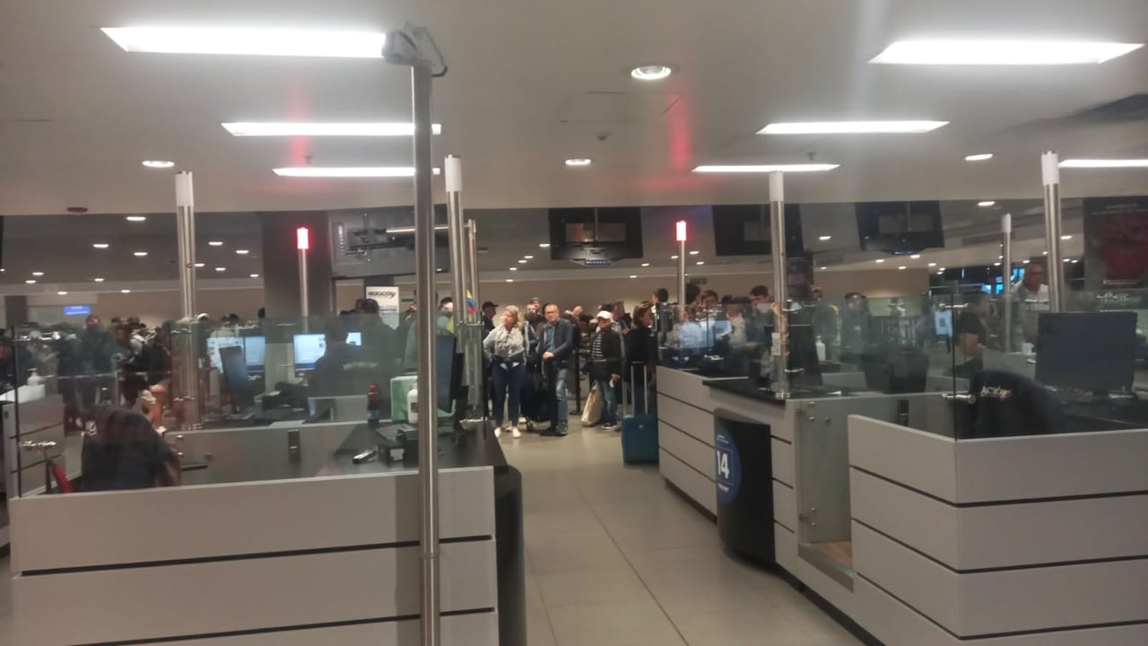 Atención: sistema de alertas de Migración habría colapsado; el país estaría con vulneración alta.