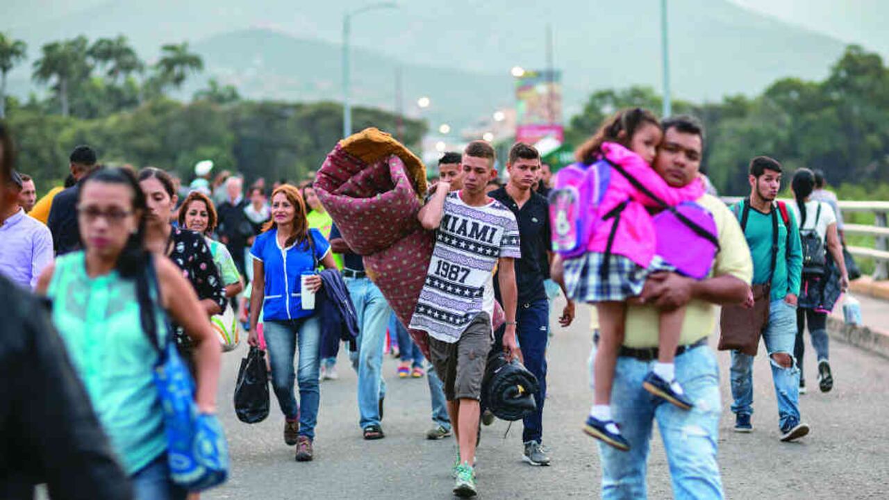 Los padres de familia que inicien el proceso de matrículas tendrán que comprometerse a legalizar la estadía de sus hijos.