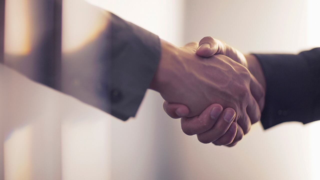 Por la elevada inflación y el aumento en las tasas, hoy el costo de capital está alto y, por lo tanto, hay menos liquidez. Eso demora y limita las decisiones de inversión.