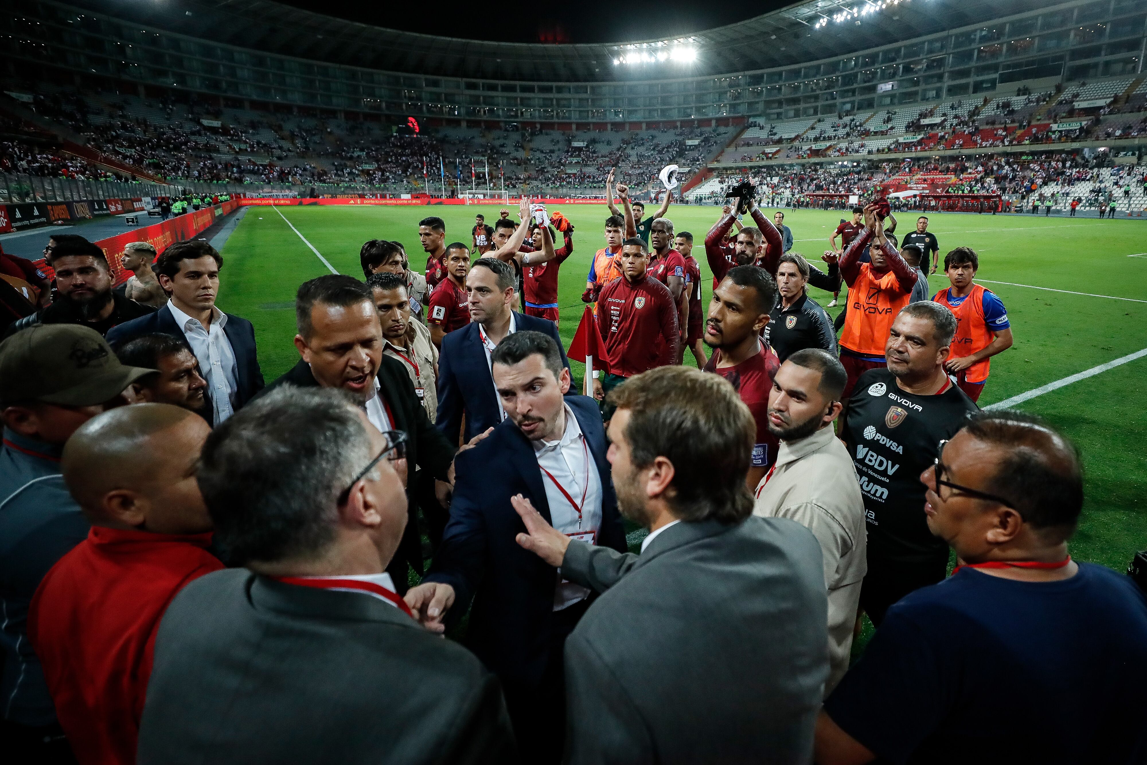 LIMA, PERU - NOVEMBER 21: Players of Venezuela argue with the police during the FIFA World Cup 2026 Qualifier match between Peru and Venezuela at Estadio Nacional de Lima on November 21, 2023 in Lima, Peru. (Photo by Daniel Apuy/Getty Images)