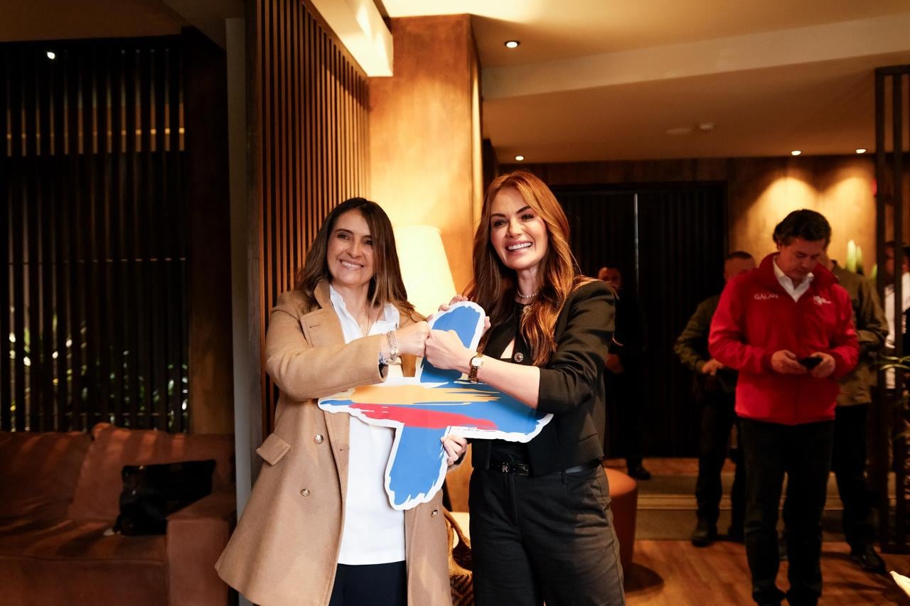 Sara Uribe y Paloma Valencia.