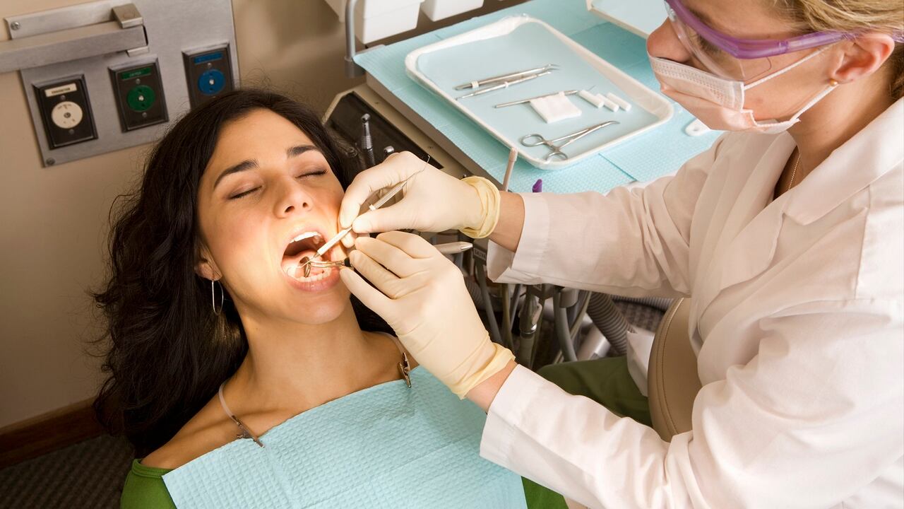 Las encías negras pueden ser producto de la melanina.