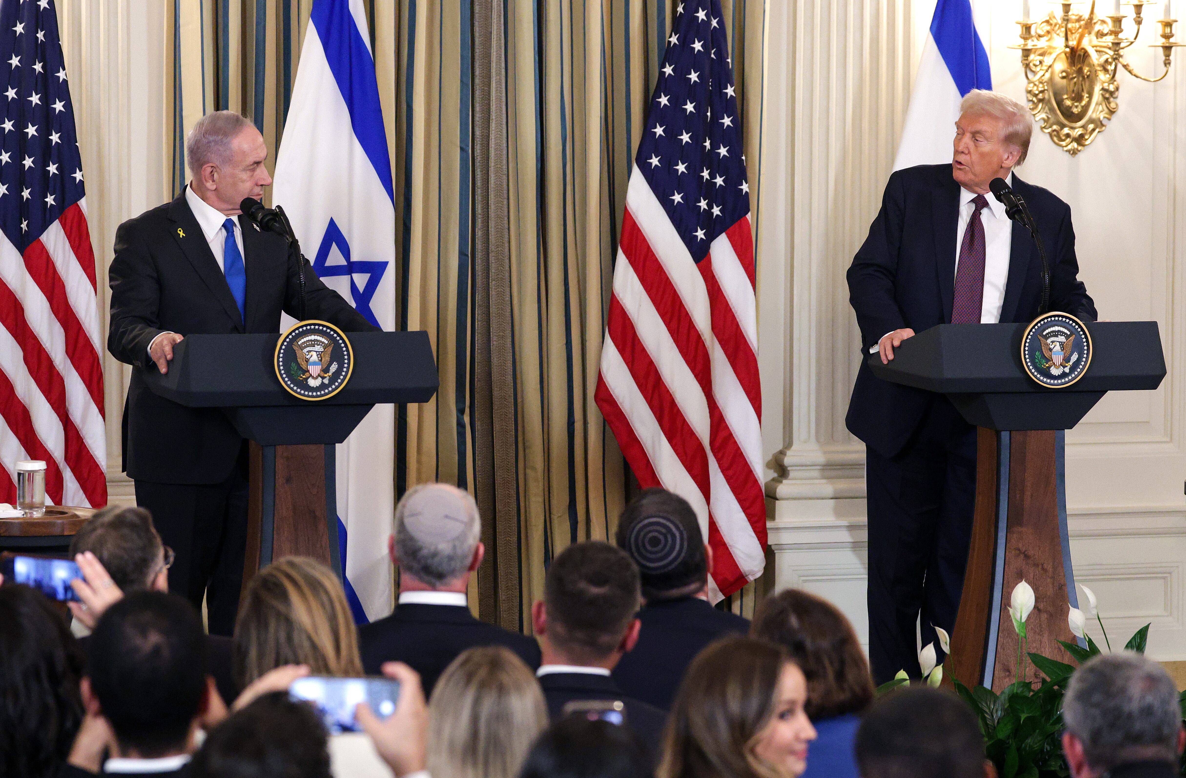 Netanyahu en rueda de prensa junto a Trump.