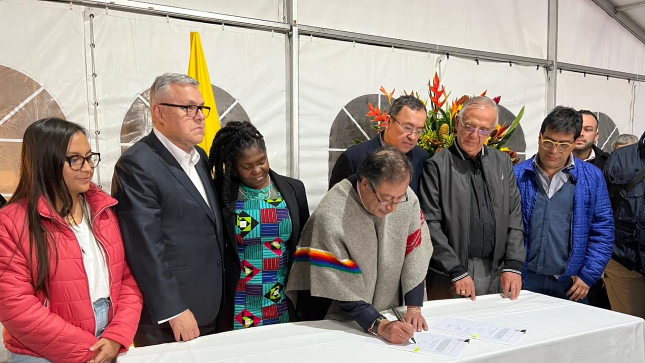 El presidente de Colombia, Gustavo Petro, sancionó la ley 418 de paz total.