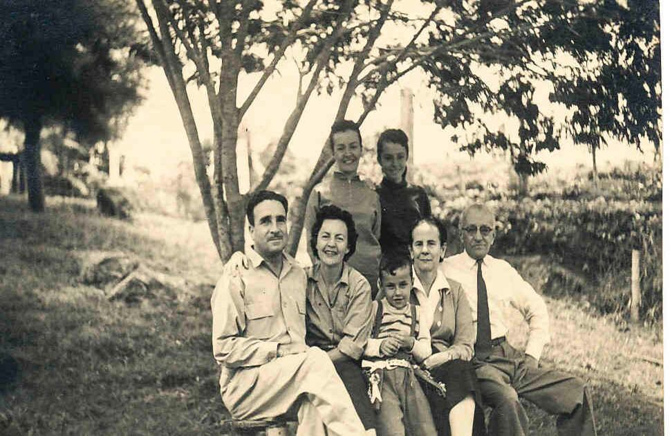 Vestido de vaquero a los 5 años, en una finca en La Cumbre.