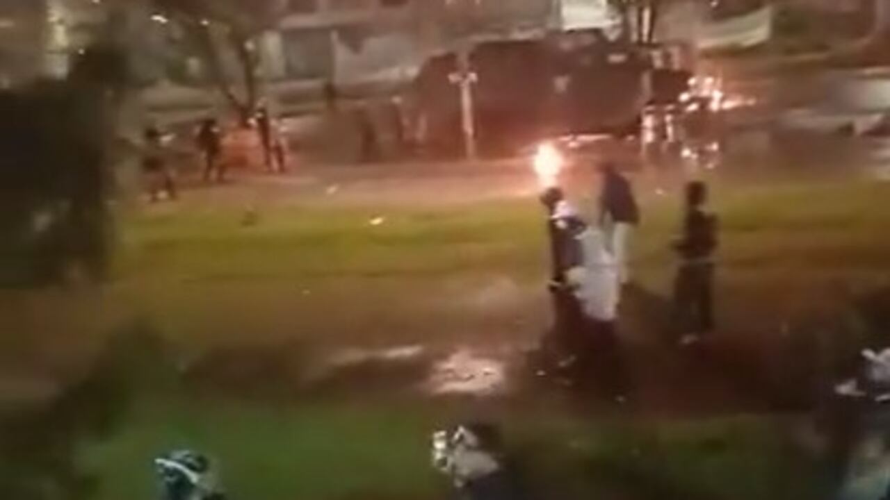 Manifestaciones en Bogotá dejaron a un policía gravemente herido