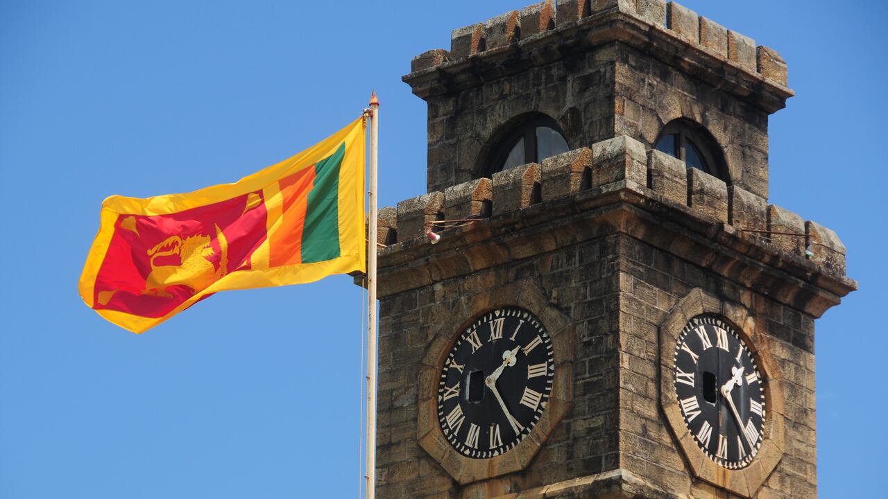 El país asiático dice que está al borde del colapso económico,