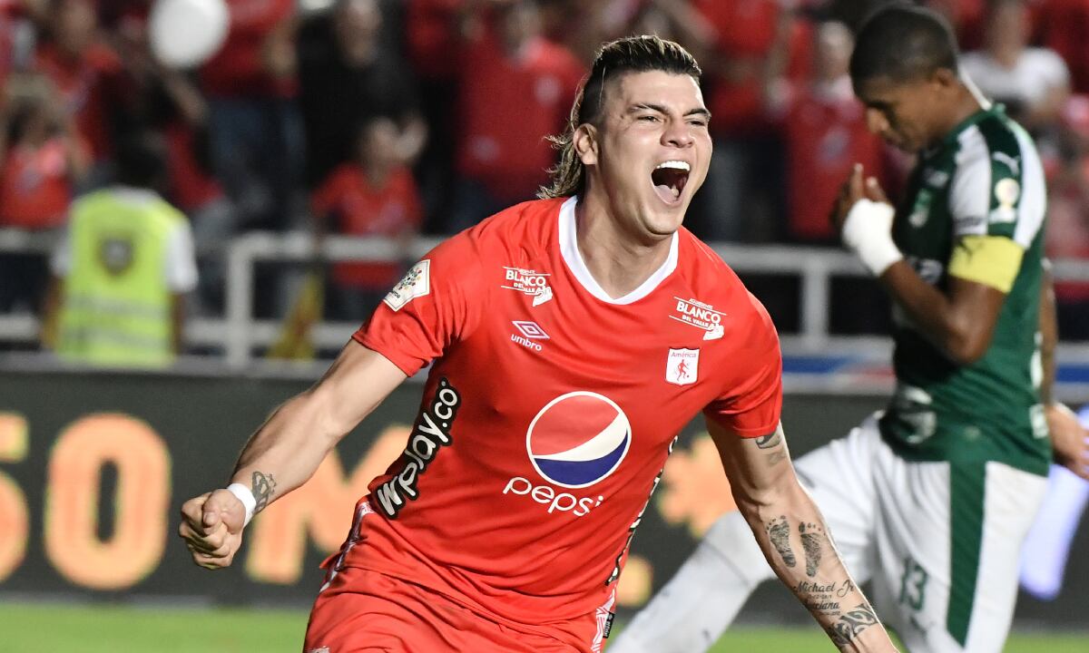 CALI, COLOMBIA - NOVEMBER 17: Michael Rangel of America celebrates after scoring the first goal of his team during a match between America de Cali and Deportivo Cali as part of Liga Aguila II 2019 at Estadio Pascual Guerrero on November 17, 2019 in Cali, Colombia. (Photo by Getty Images/Gabriel Aponte/Vizzor Image)