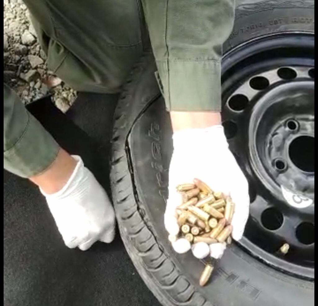 Policía de Tránsito descubre caleta en una llanta