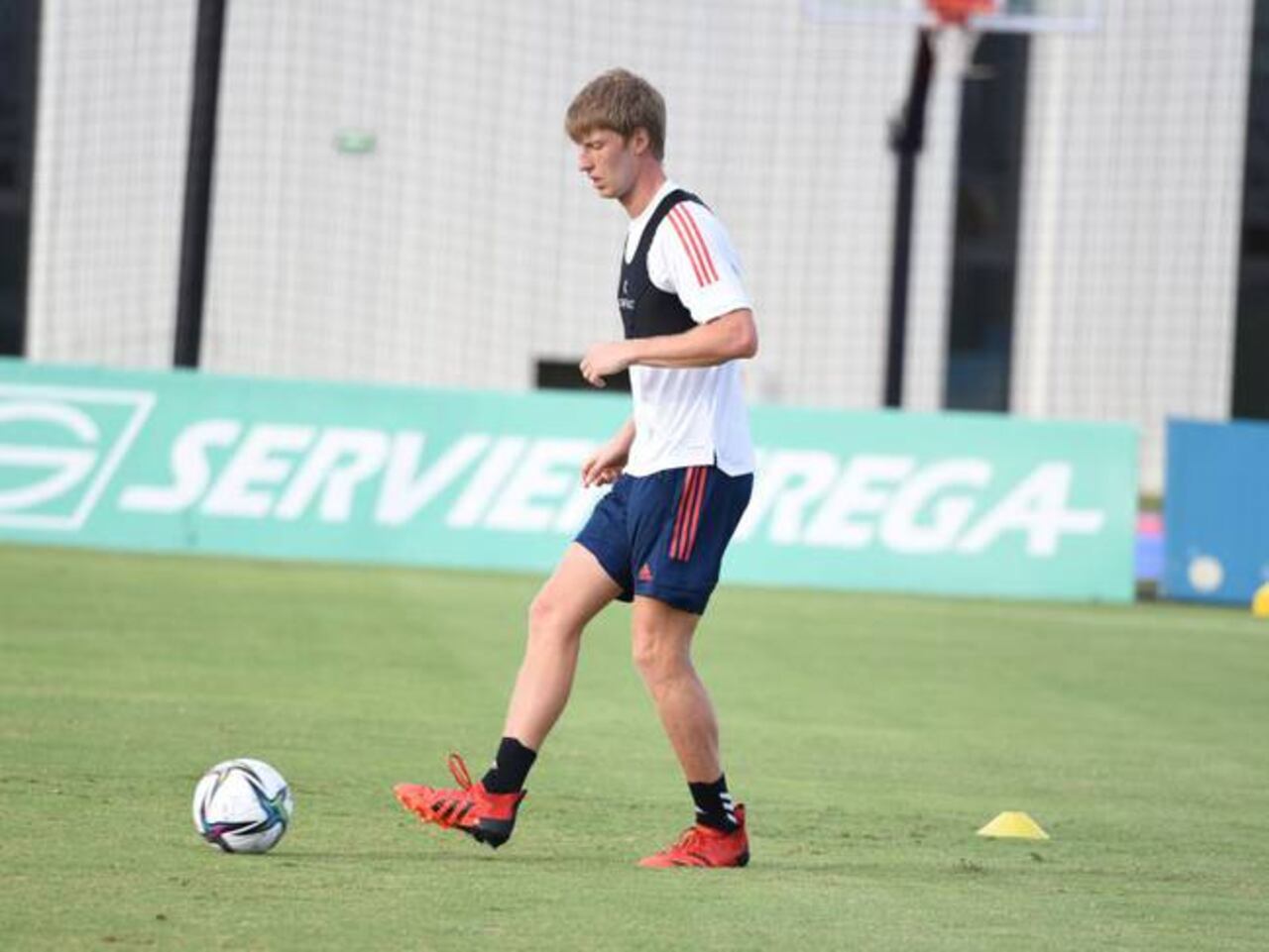 Andrés Llinás se proyecta como uno de los defensores titulares del nuevo proceso de la Selección Colombia. Foto: Federación Colombiana de Fútbol.