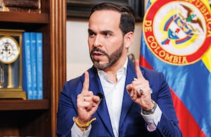 Abelardo de la Espriella llega con la fuerza de ser costeño, con raíces en Montería, y sus ideas de outsider de oposición que han sacudido la campaña electoral.