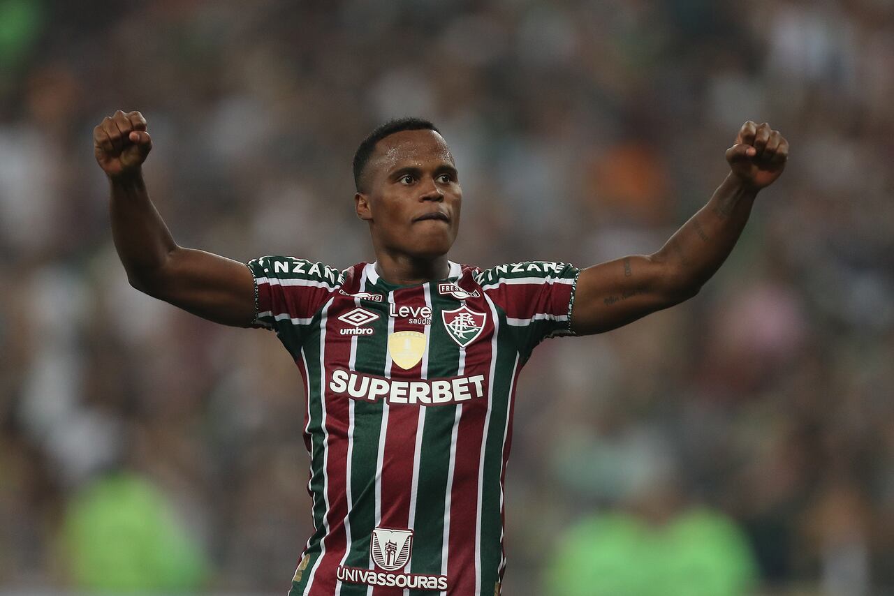 RIO DE JANEIRO, BRAZIL - AUGUST 20: Jhon Arias of Fluminense celebrates winning the match at the end of the Copa CONMEBOL Libertadores match between Fluminense and Gremio at Maracana Stadium on August 20, 2024 in Rio de Janeiro, Brazil. (Photo by Wagner Meier/Getty Images)